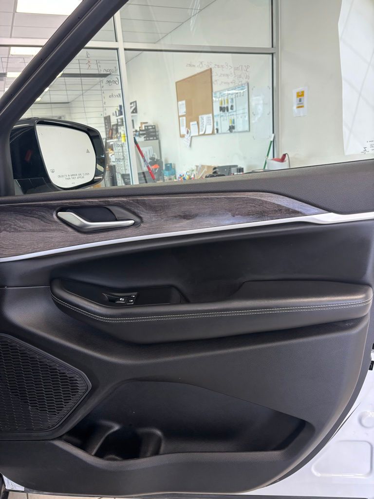 Used 2023 Jeep Grand Cherokee SUV