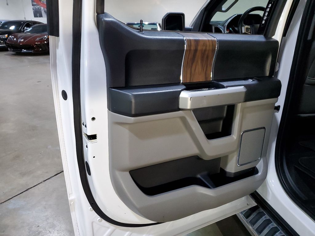 2019 Ford F-150 Lariat 35