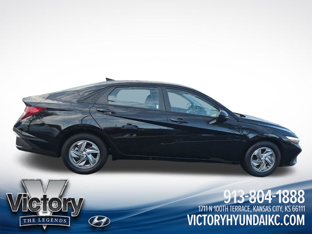 Used 2025 Black Hyundai SE image 6