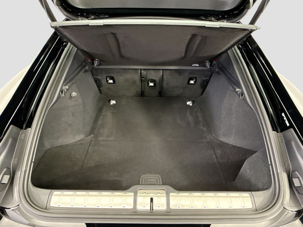 Thumbnail: 2026 Porsche Panamera - 29