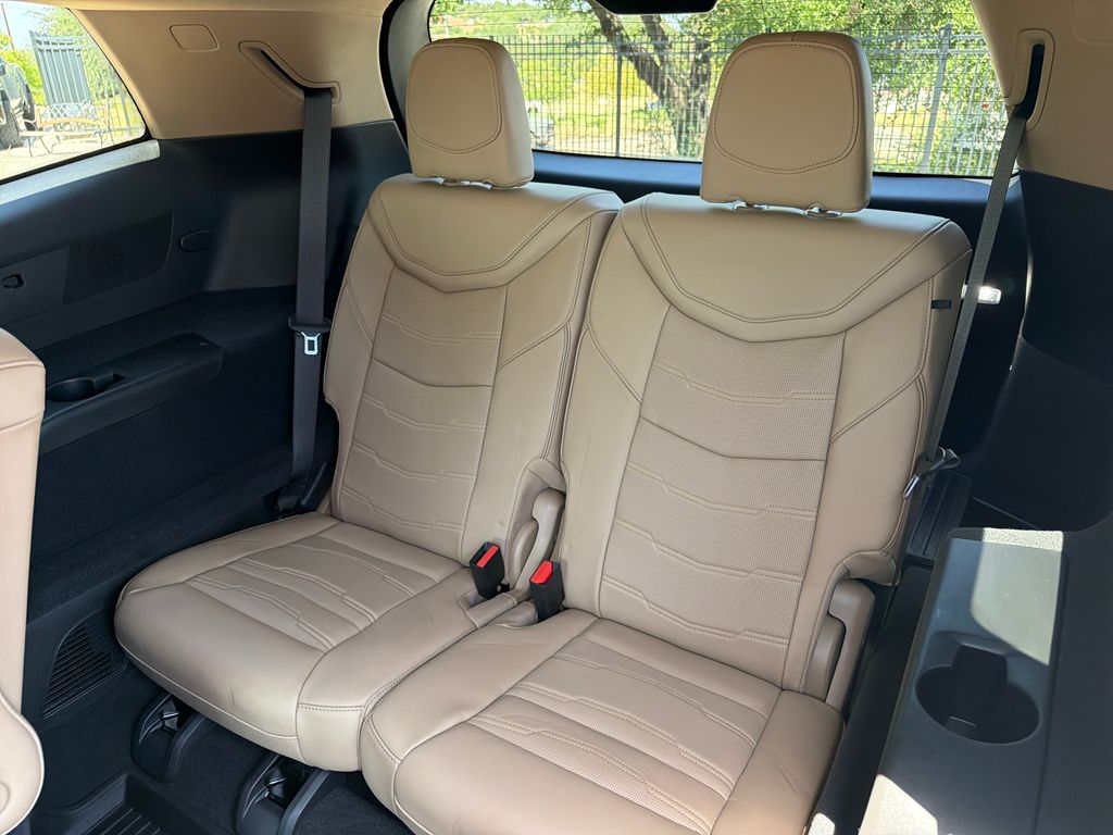 Used 2020 White Cadillac Premium Luxury image 36