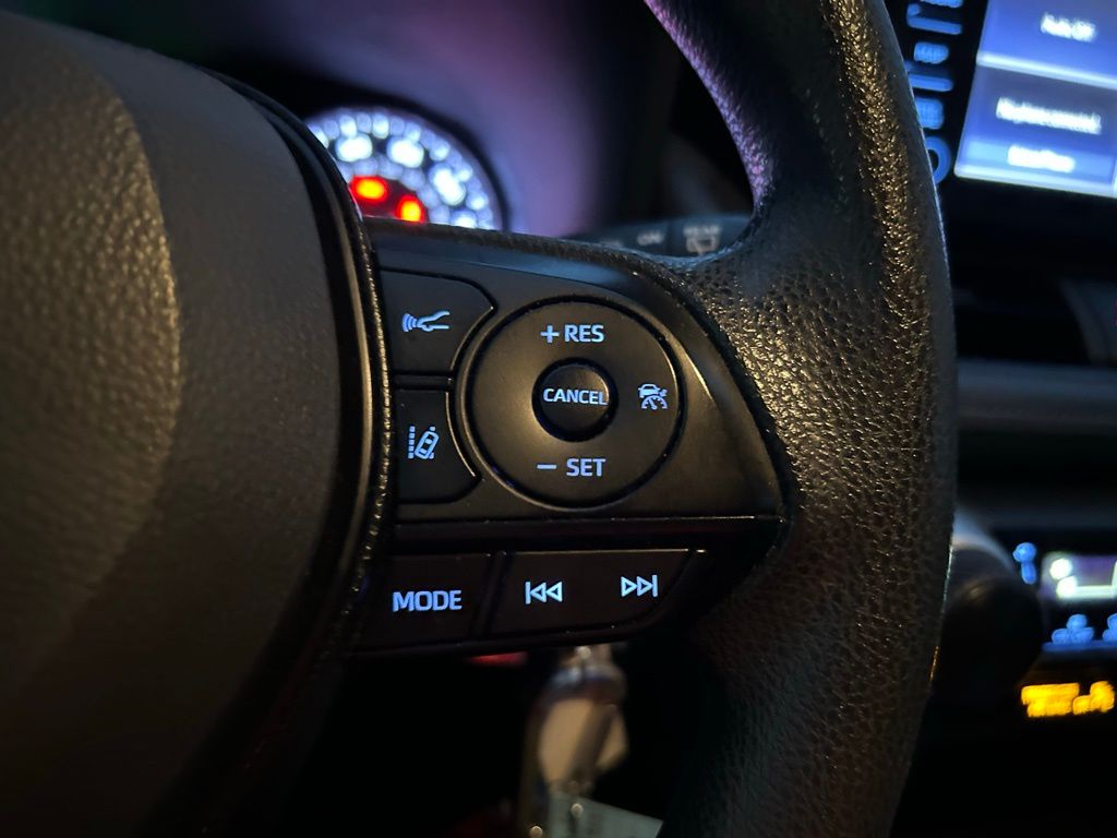 Thumbnail: 2019 Toyota RAV4 - 18