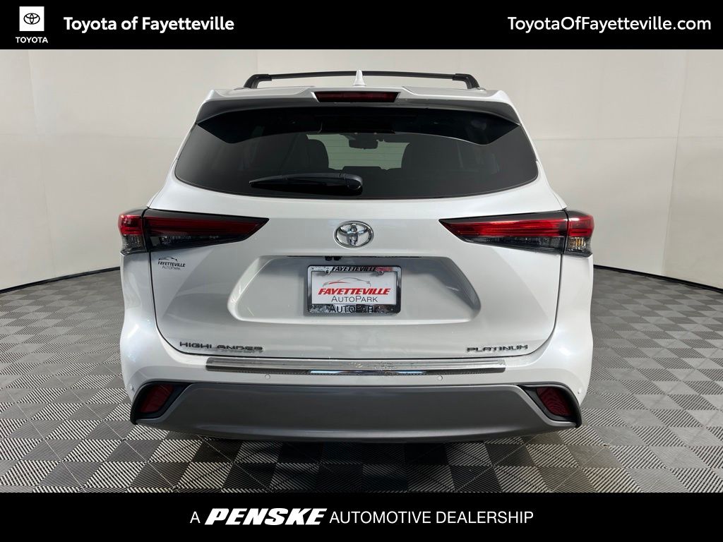 Thumbnail: 2023 Toyota Highlander - 13