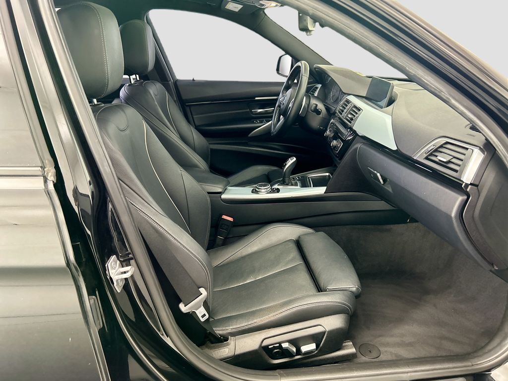 Thumbnail: 2017 BMW 3 Series - 19