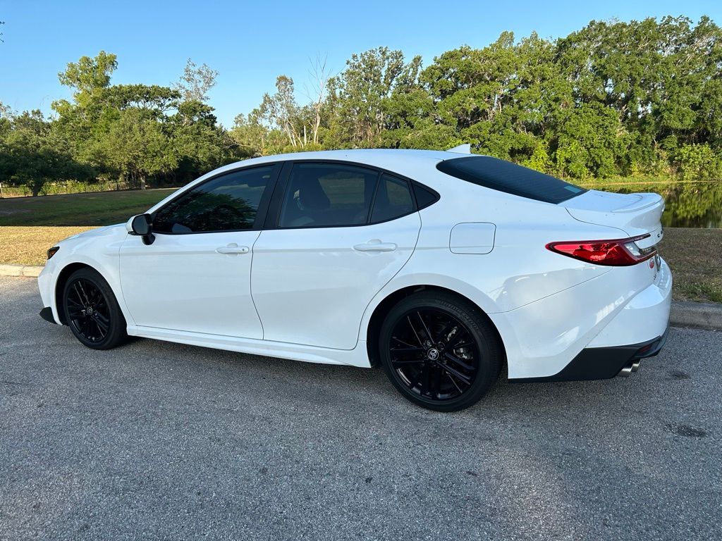 2025 Toyota Camry SE 3