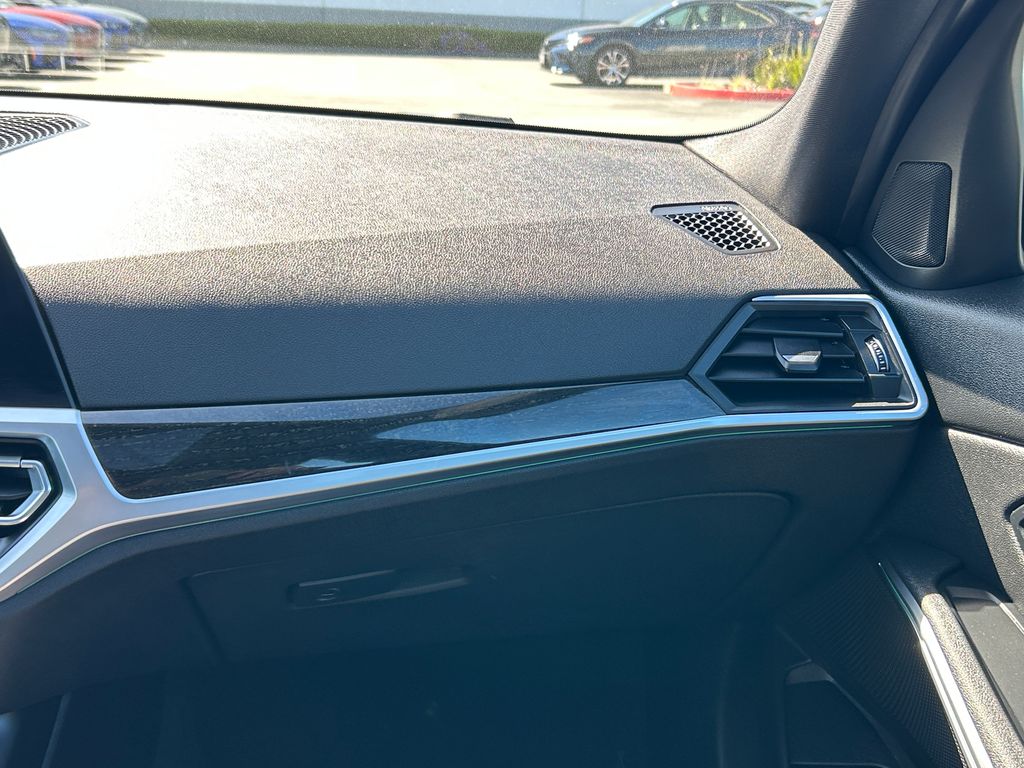 Thumbnail: 2021 BMW 3 Series - 25