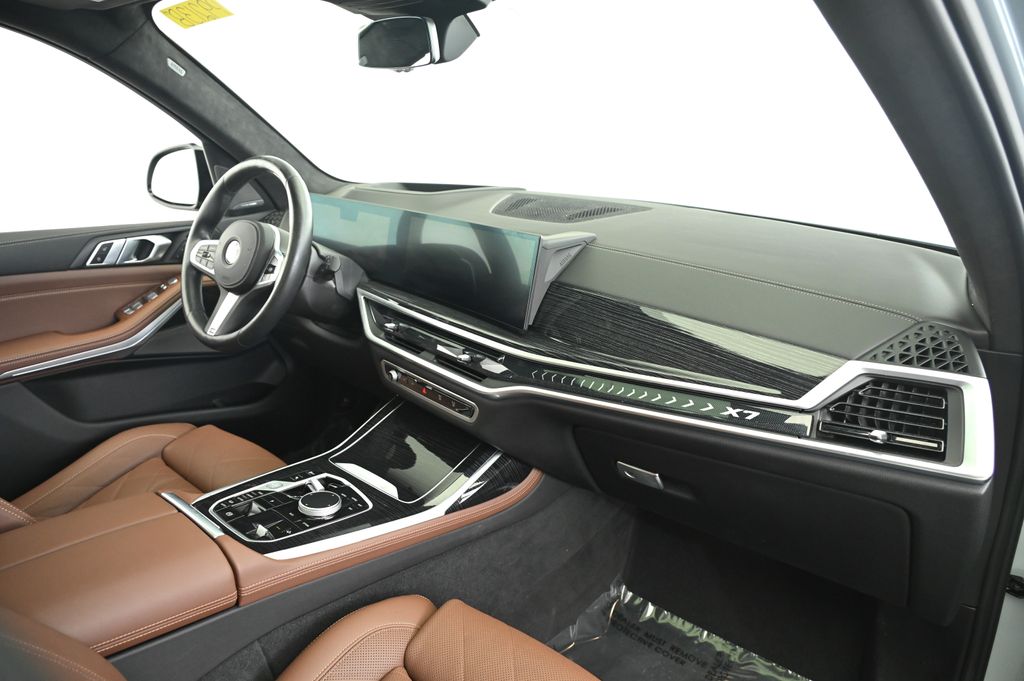 2023 BMW X7 xDrive40i 28