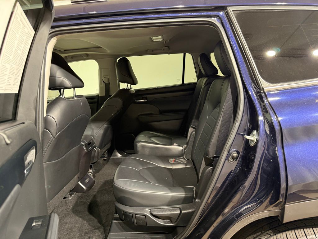 Thumbnail: 2023 Toyota Highlander - 20