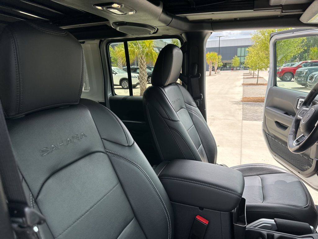 2023 Silver Zynith Clearcoat Jeep Wrangler Sahara 4X4 SUV