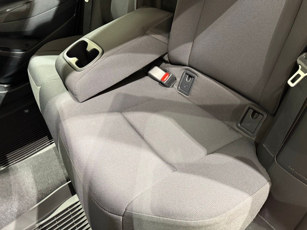 Thumbnail: 2025 Toyota Corolla - 18