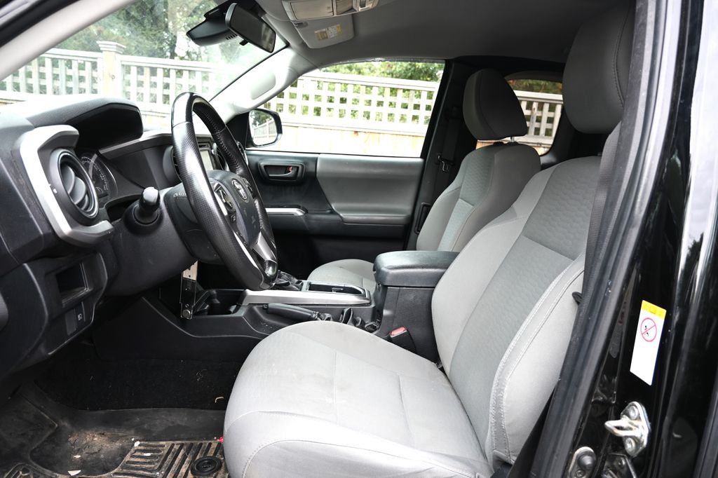 Thumbnail: 2019 Toyota Tacoma - 3