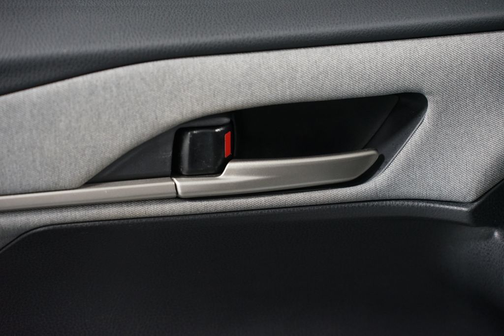 Thumbnail: 2025 Toyota Camry - 32