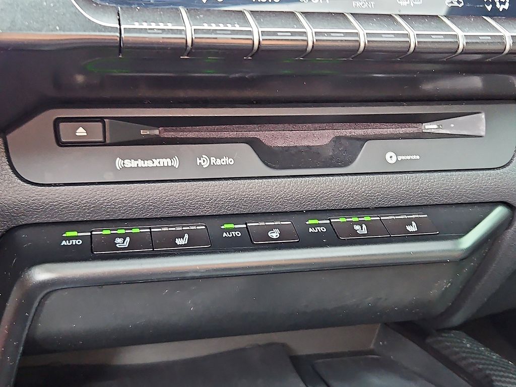 Thumbnail: 2019 Lexus UX - 16