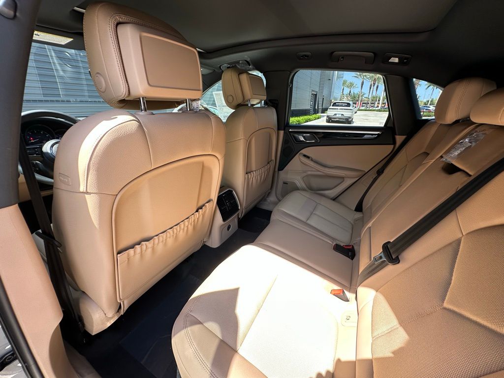 2025 Porsche Macan  26