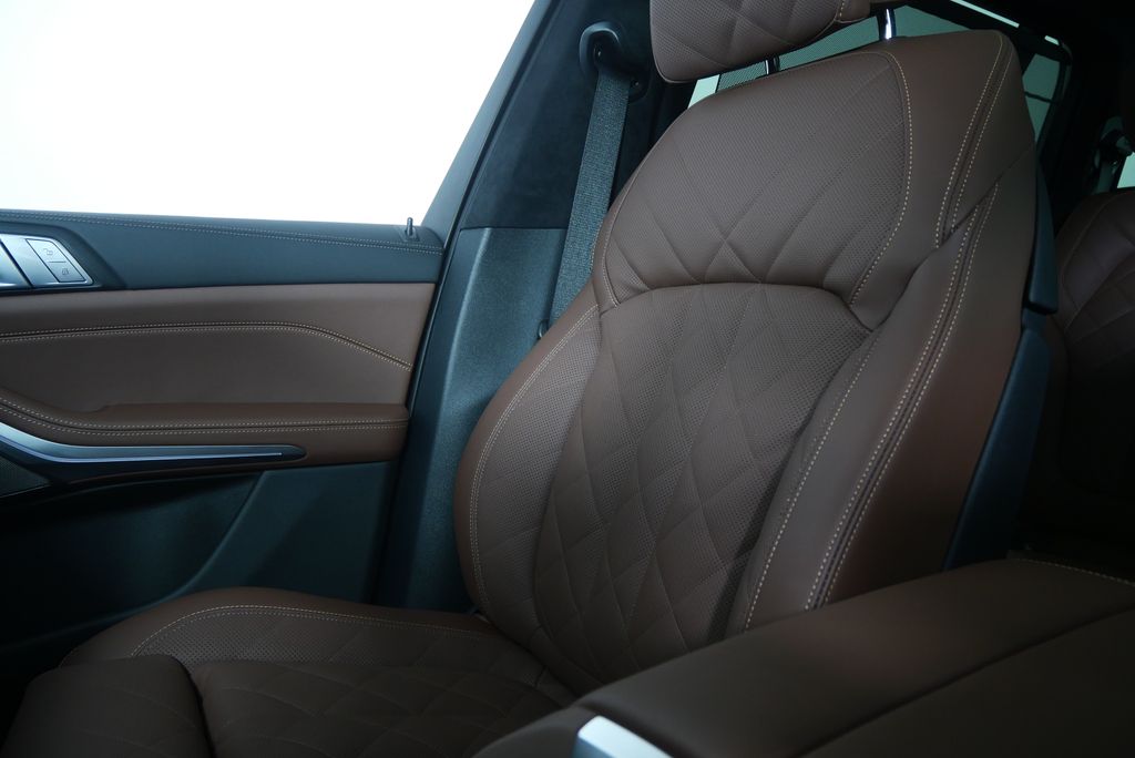 Thumbnail: 2026 BMW X7 - 27