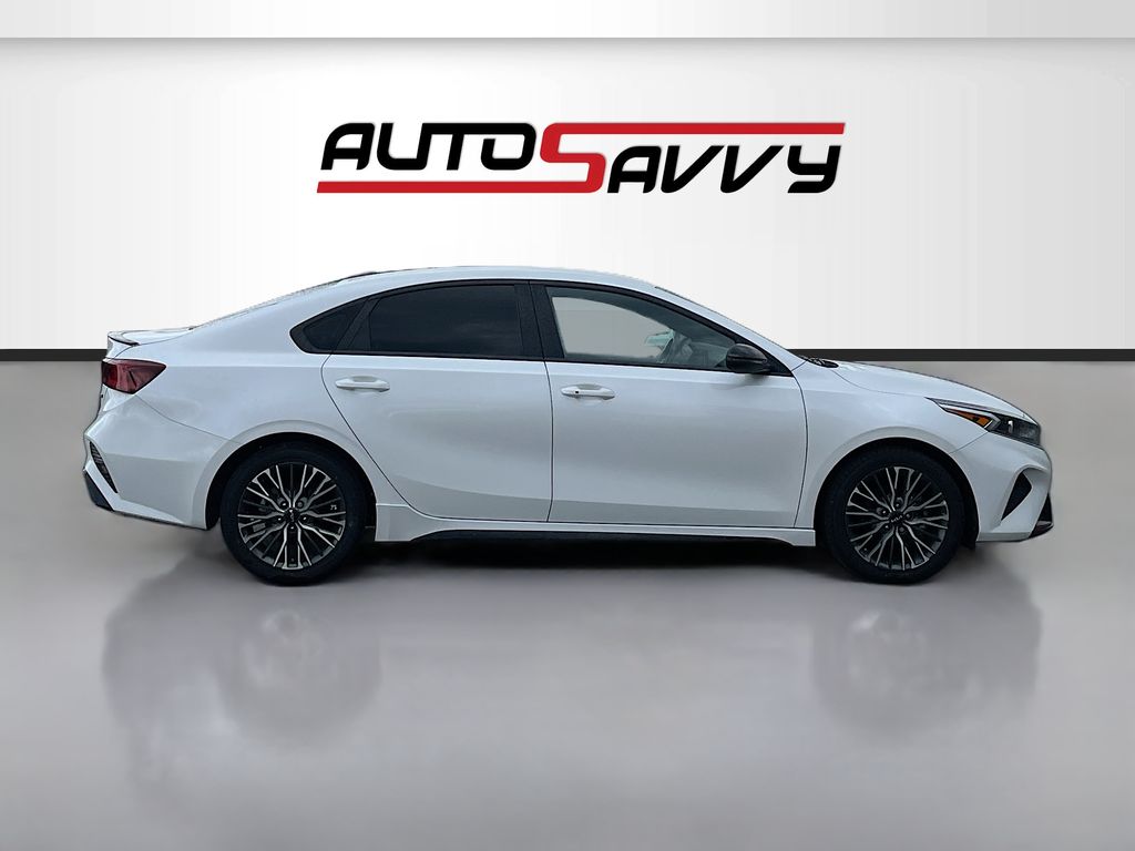 Used 2023 White Kia GT-Line image 8