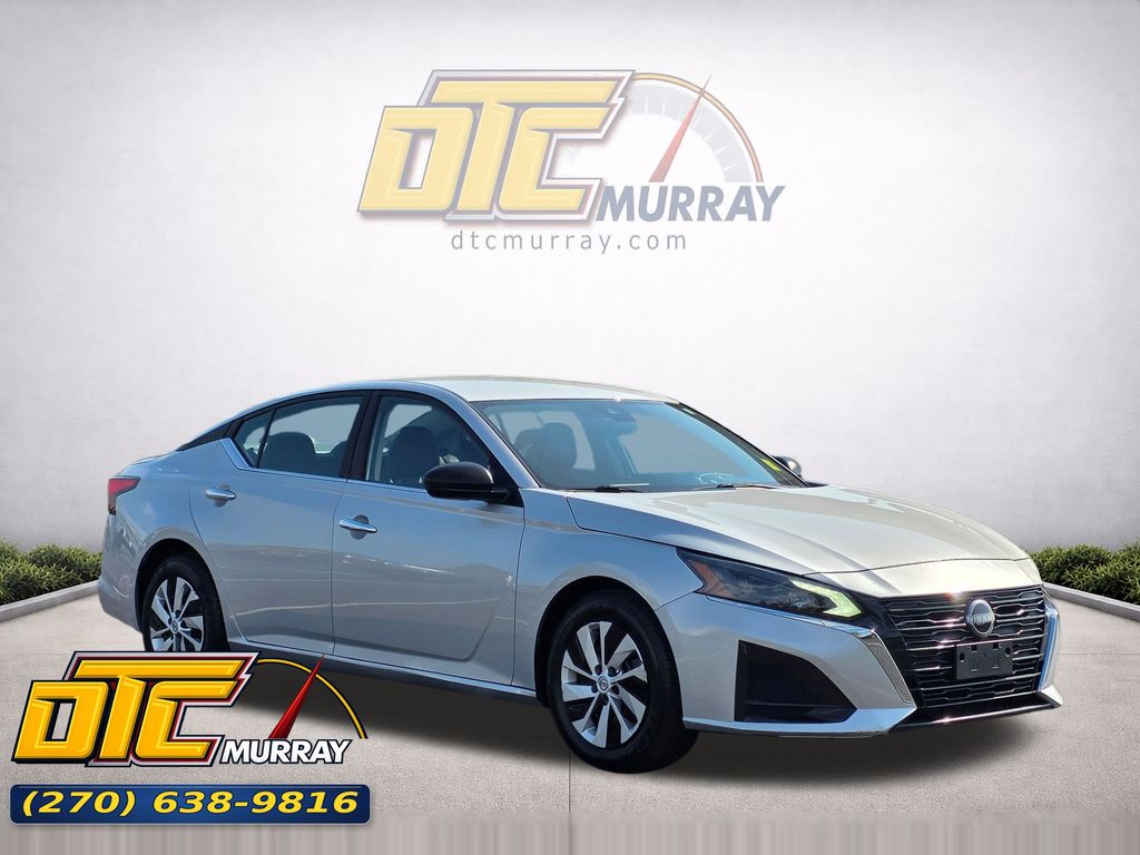 Brilliant Silver Metallic 2024 Nissan Altima Sedan Front-Wheel Drive Continuously Variable Transmission