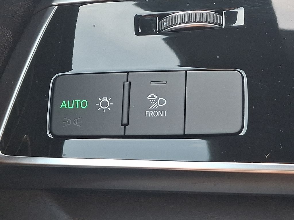Thumbnail: 2021 Audi Q8 - 24