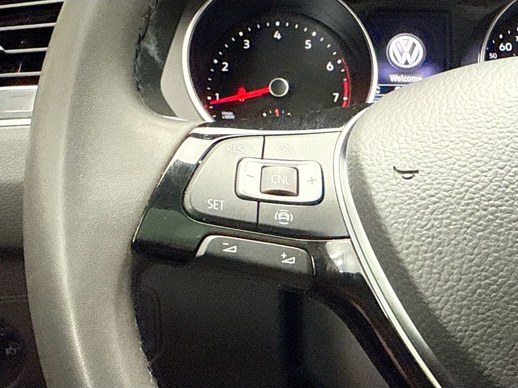 Thumbnail: 2020 Volkswagen Tiguan - 11