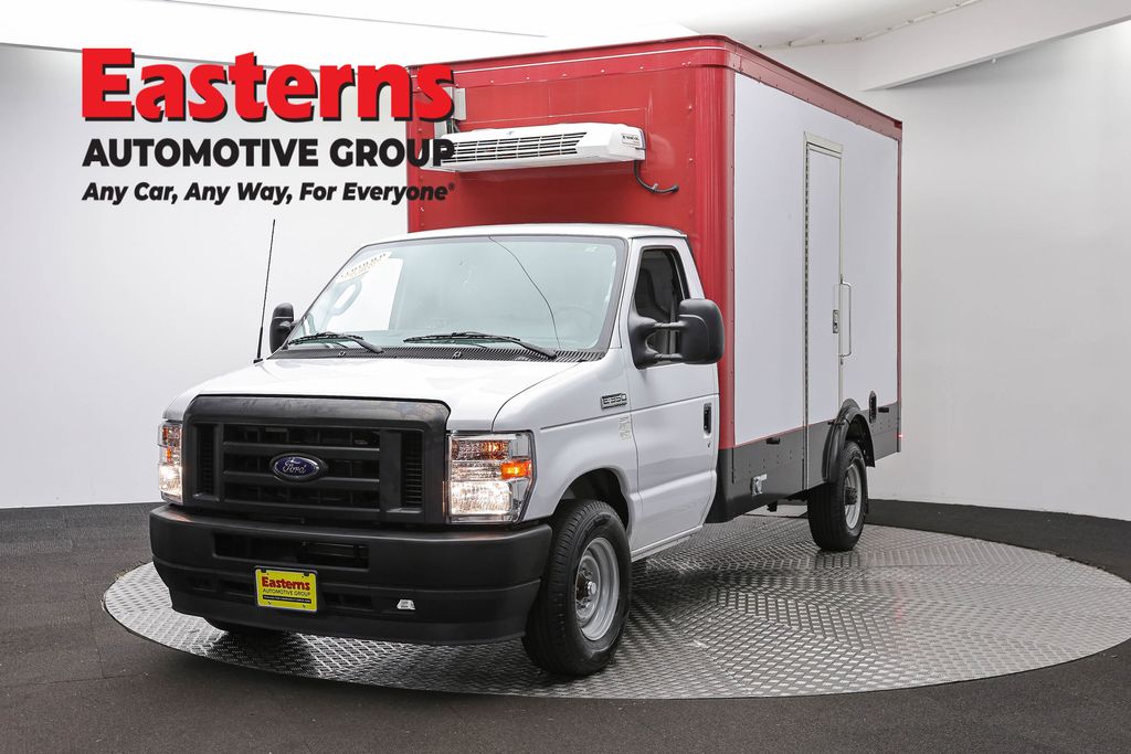 Oxford White 2023 Ford E-Series Chassis Pickup Truck Rear-Wheel Drive 6-Speed Automatic Overdrive