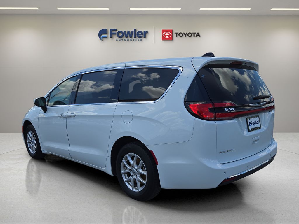 View vehicle photo 5