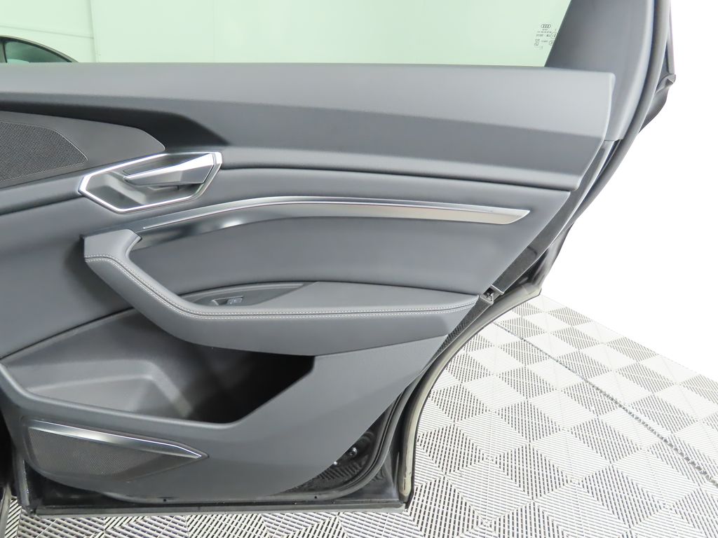 2022 Audi e-tron Premium Plus 27