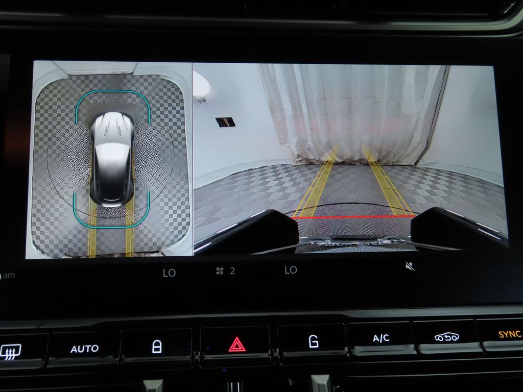 Thumbnail: 2025 Aston Martin Vantage - 16