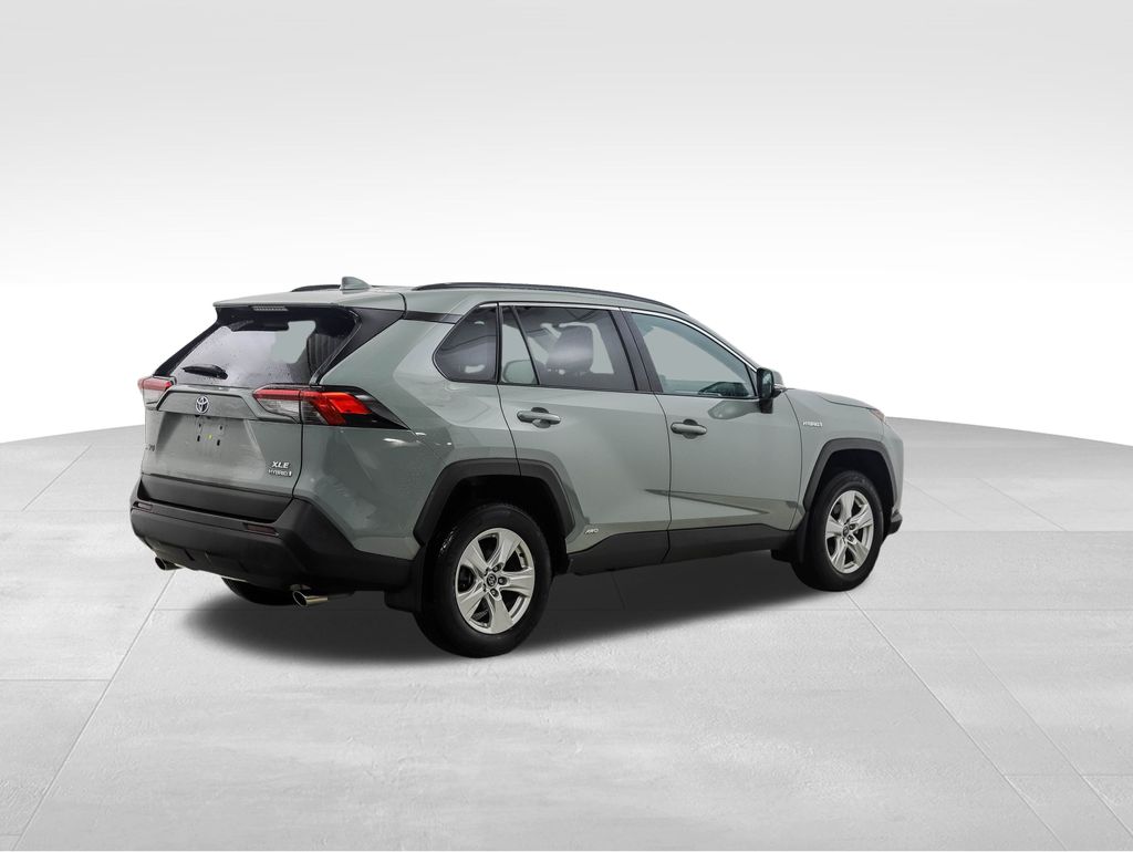 2020 Toyota RAV4 XLE 5