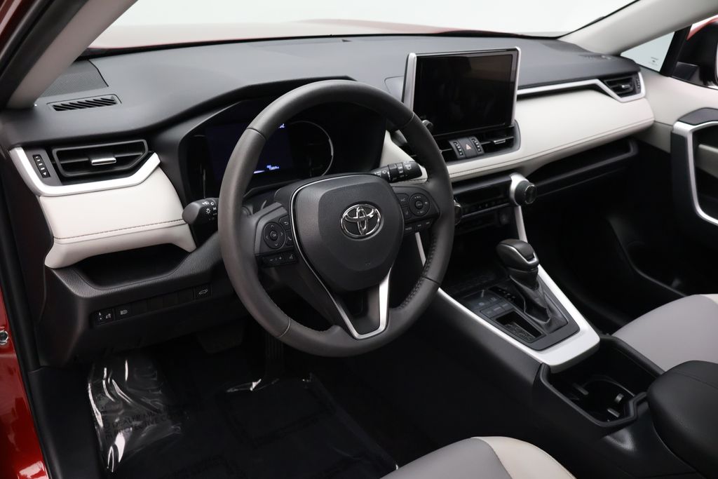 Thumbnail: 2025 Toyota RAV4 - 15