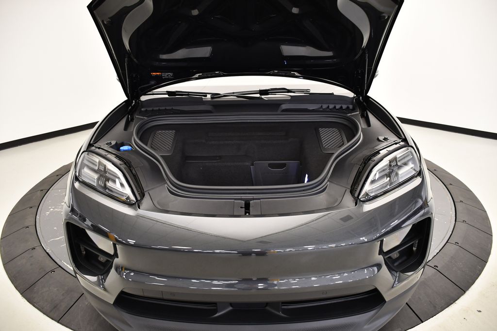 Thumbnail: 2025 Porsche Macan - 15