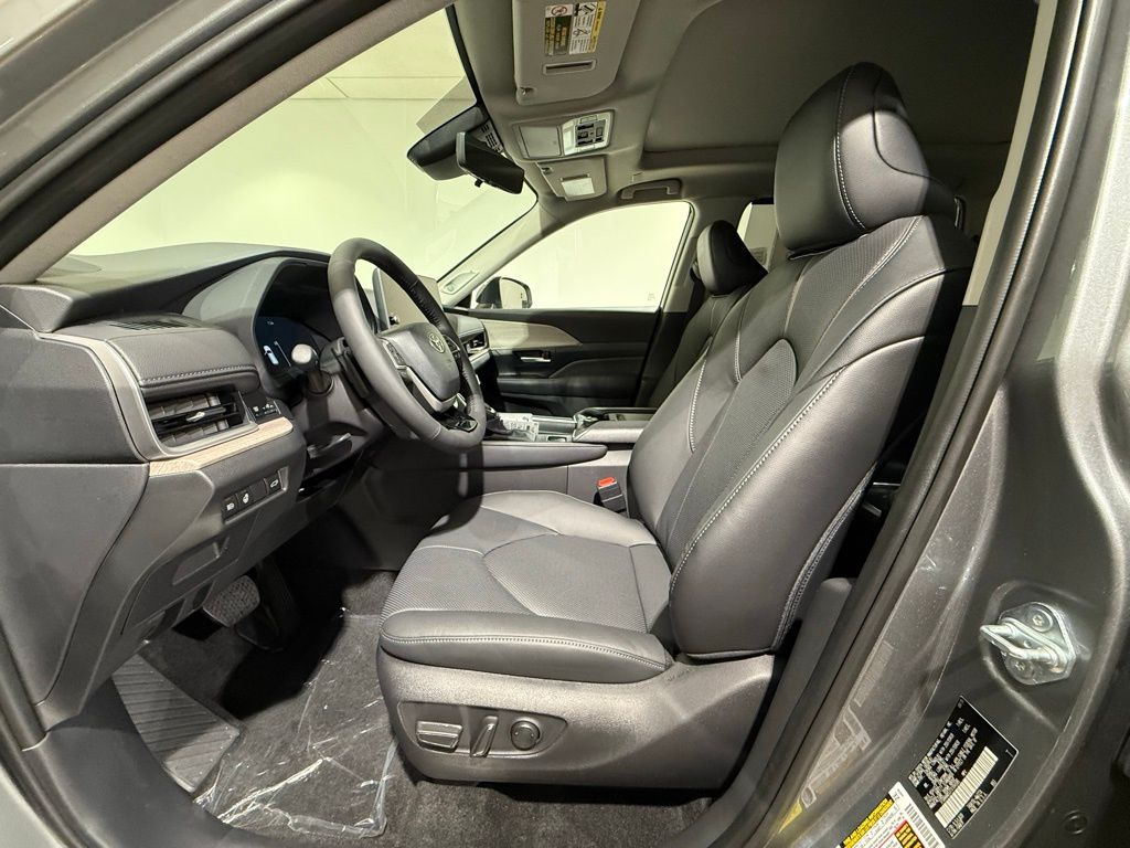 Thumbnail: 2026 Toyota Grand Highlander - 13