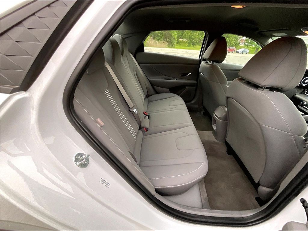 2024 Hyundai Elantra — photo 16