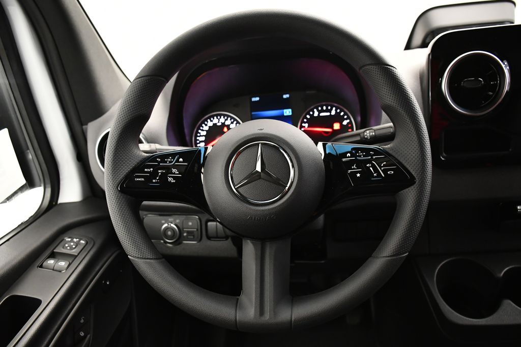 Thumbnail: 2025 Mercedes-Benz Sprinter - 14