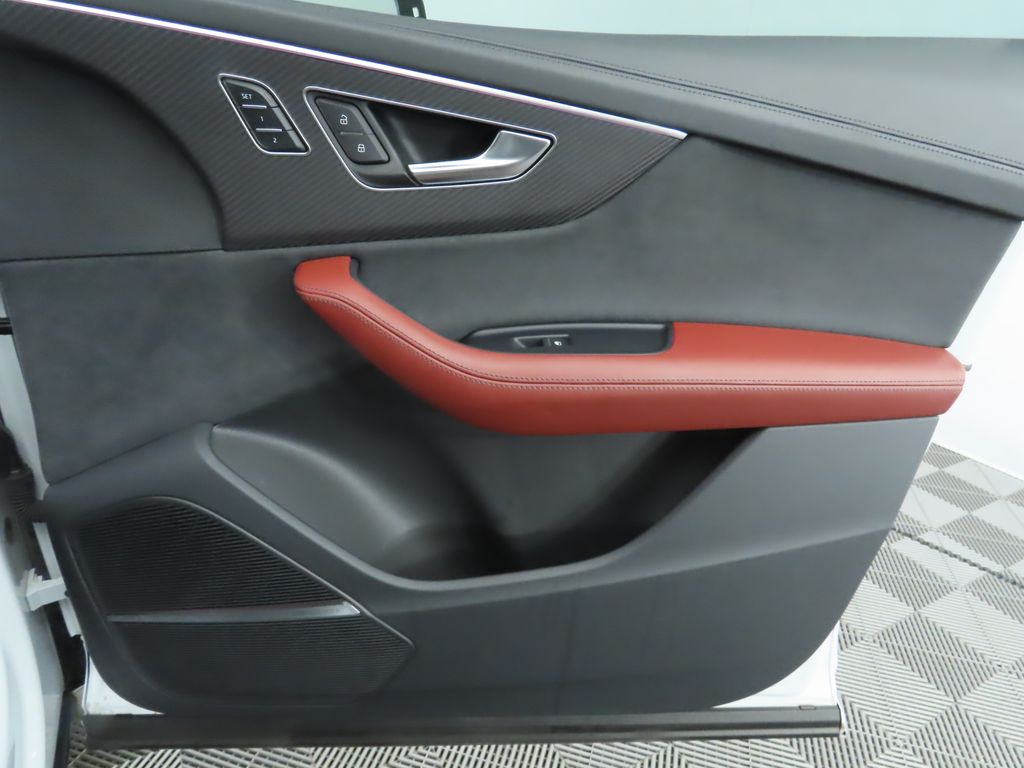 Thumbnail: 2025 Audi SQ7 - 26