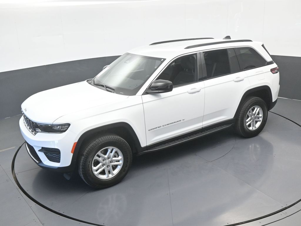 Used 2025 Bright White Clearcoat Jeep Laredo image 19