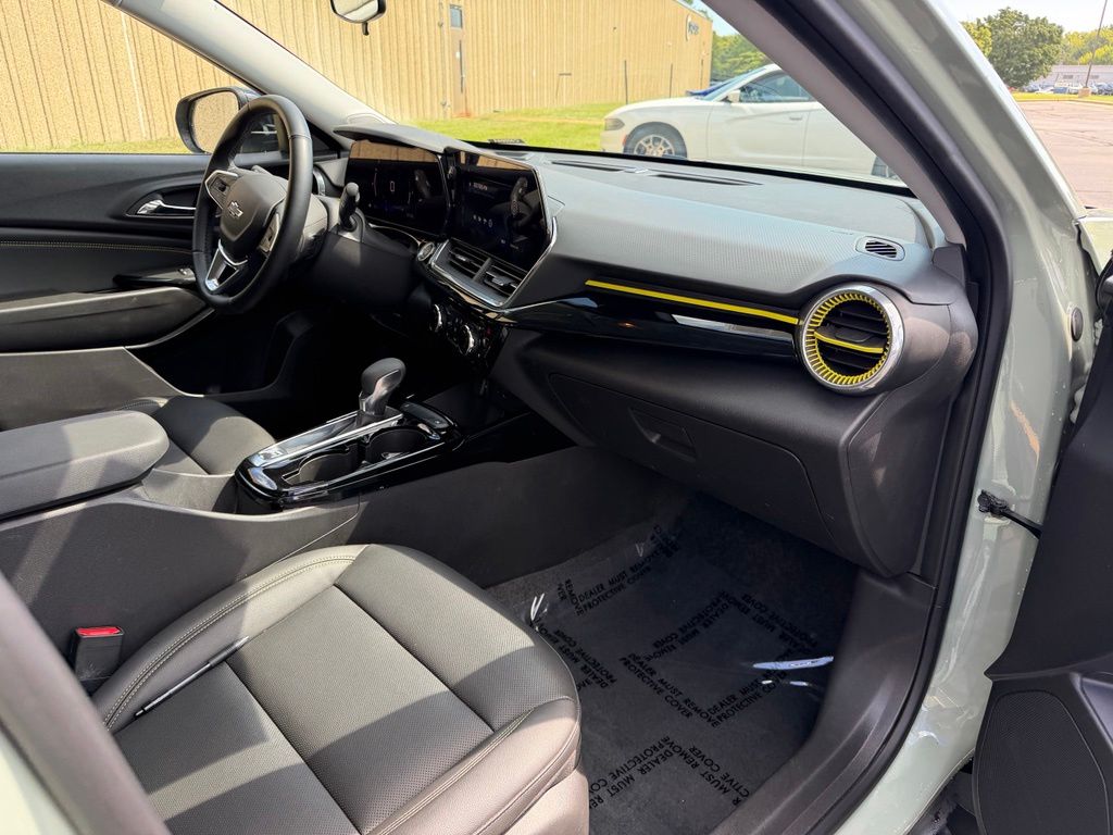 Used 2024 Chevrolet Trax SUV