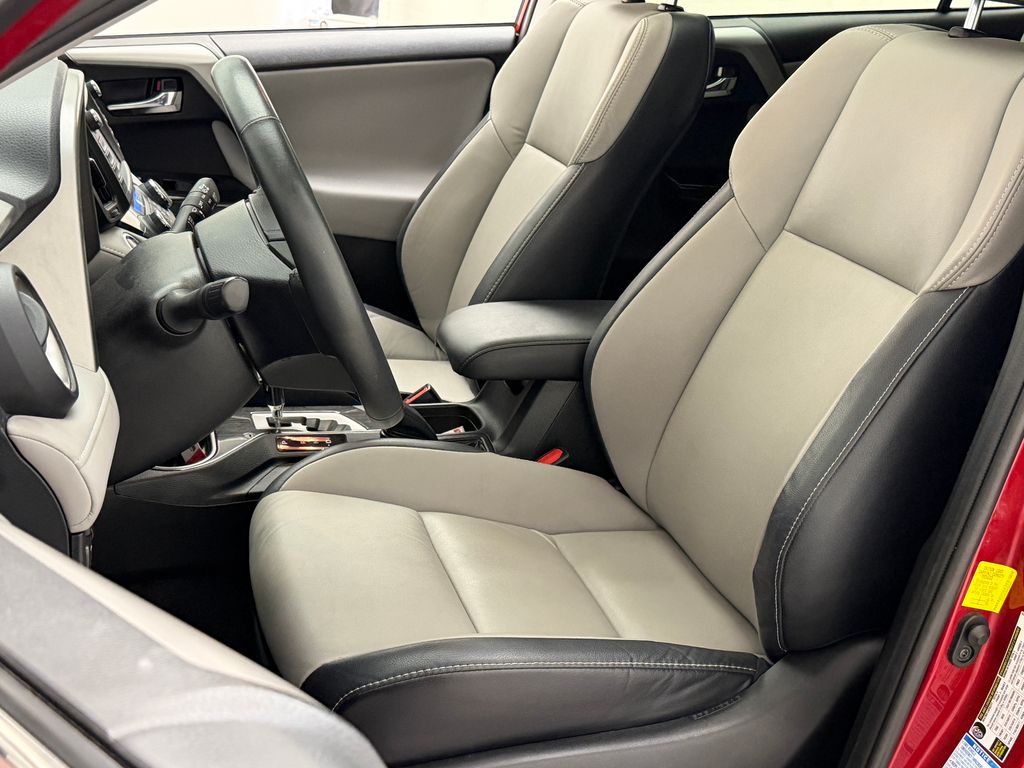Thumbnail: 2017 Toyota RAV4 - 25