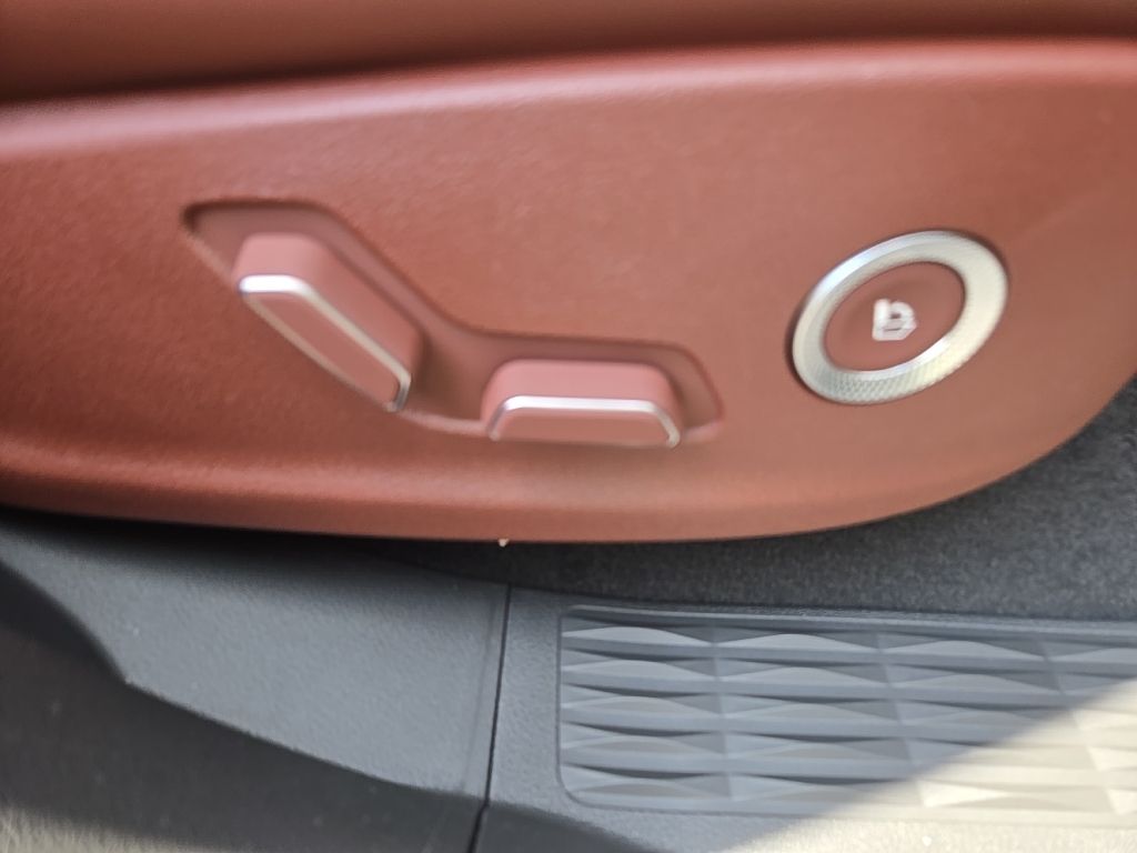 Thumbnail: 2025 Genesis GV80 - 25