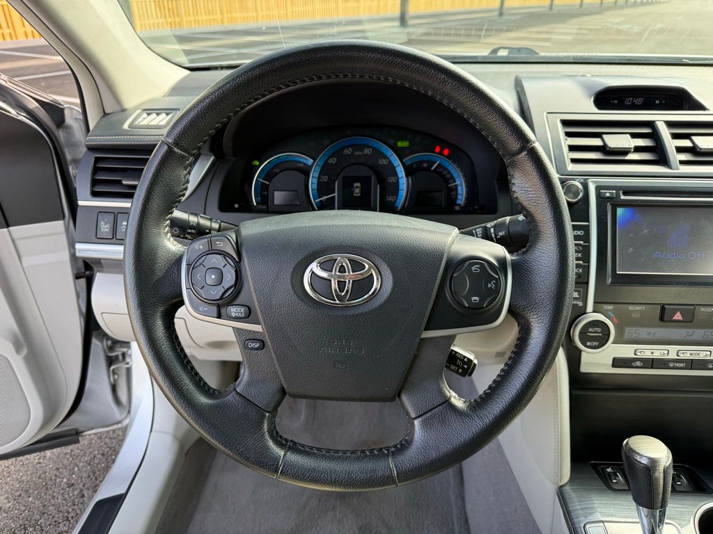 Thumbnail: 2012 Toyota Camry - 16