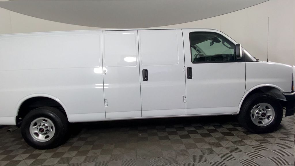 2023 GMC Savana 3500 Work Van 9