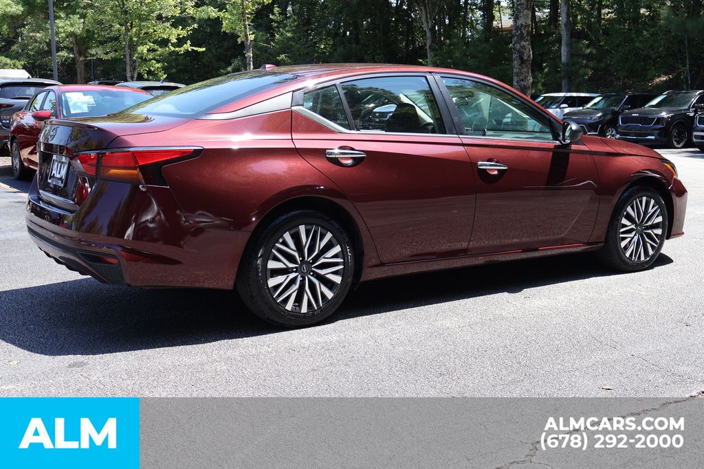 Used 2025 Red Nissan 2.5 SV image 5
