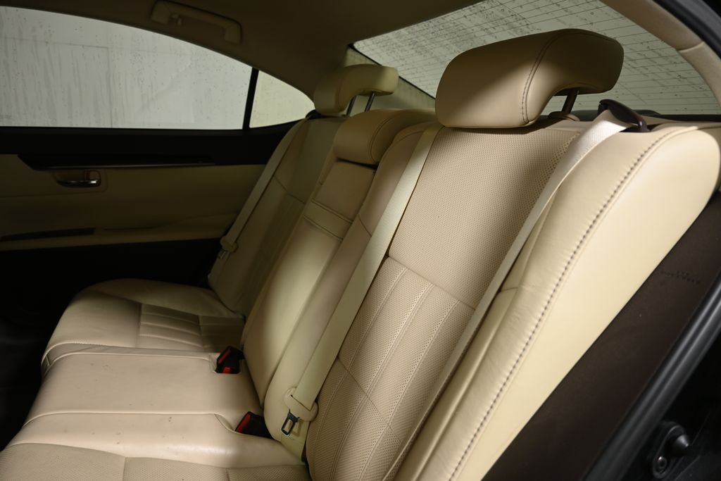 Thumbnail: 2017 Lexus ES - 5