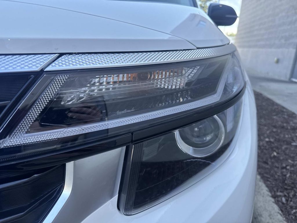 Used 2026 White Kia S image 10
