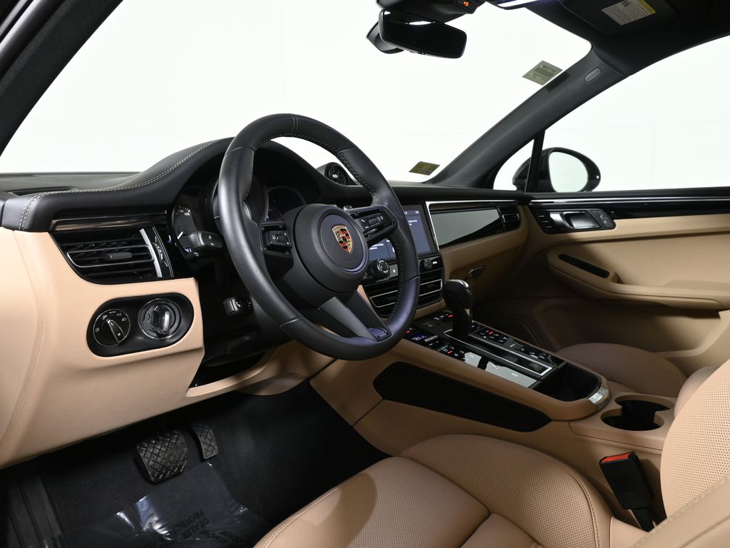 Thumbnail: 2025 Porsche Macan - 4