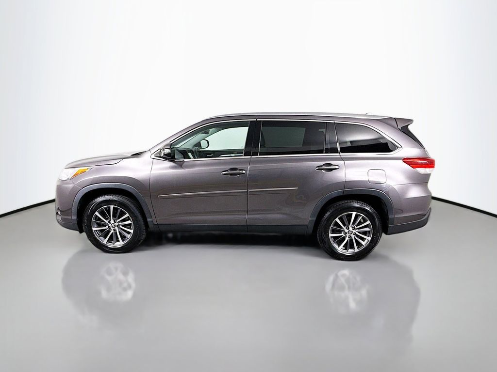 Thumbnail: 2019 Toyota Highlander - 8