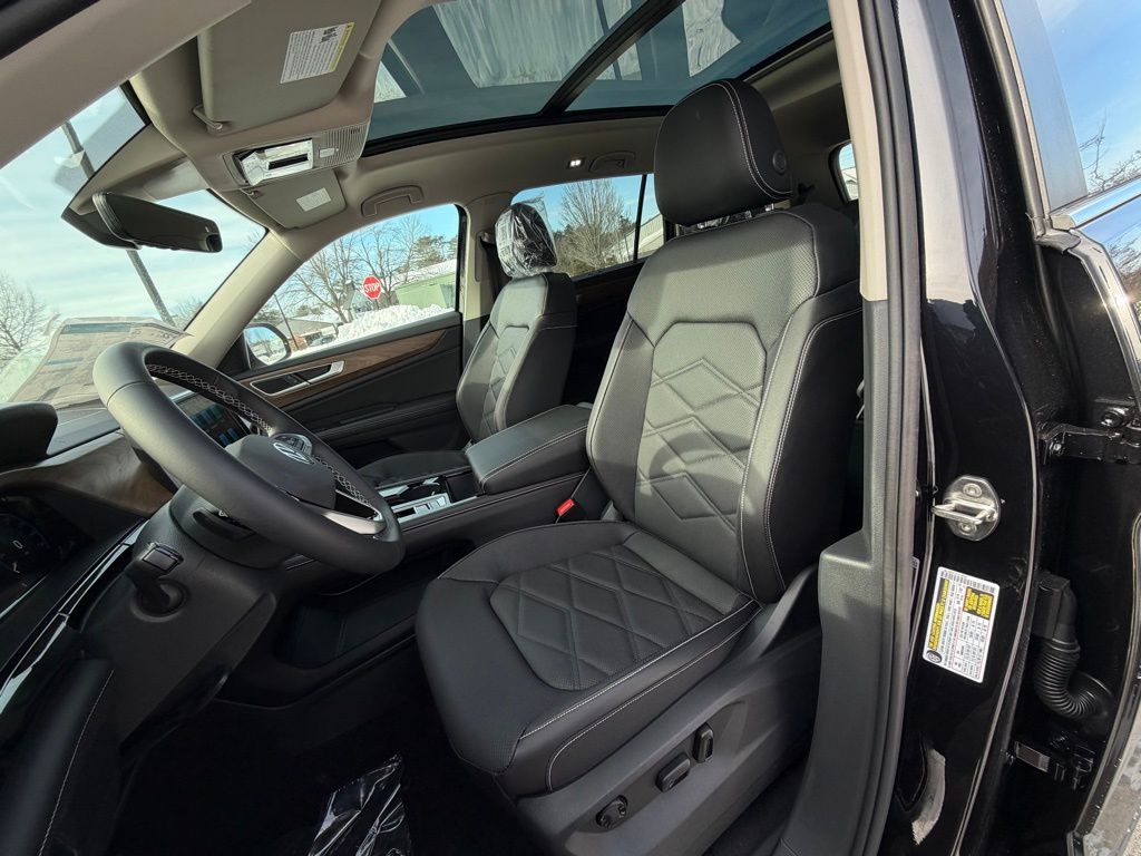 New 2026 Black Volkswagen 2.0T SE w/Technology image 21