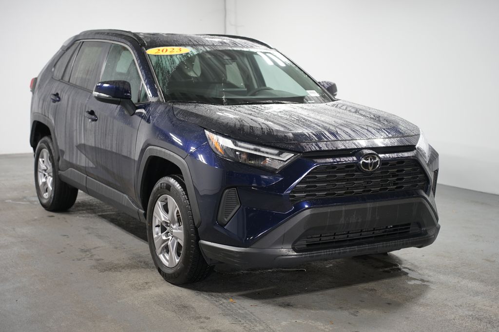 2023 Toyota RAV4 XLE 3