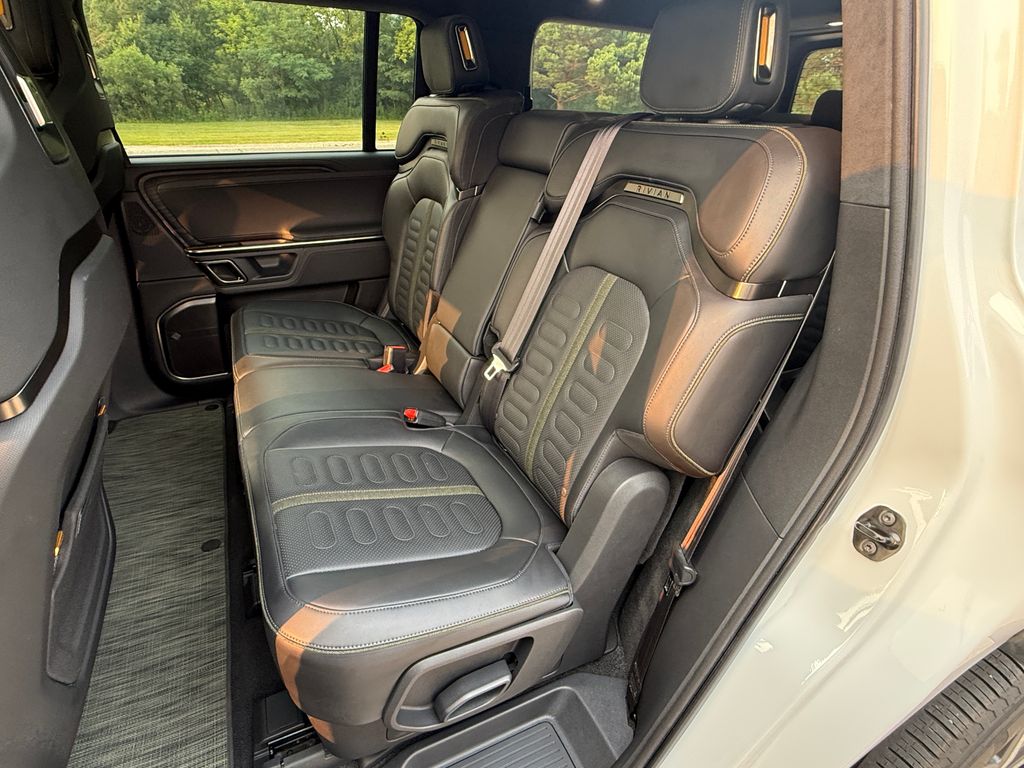Rivian R1S