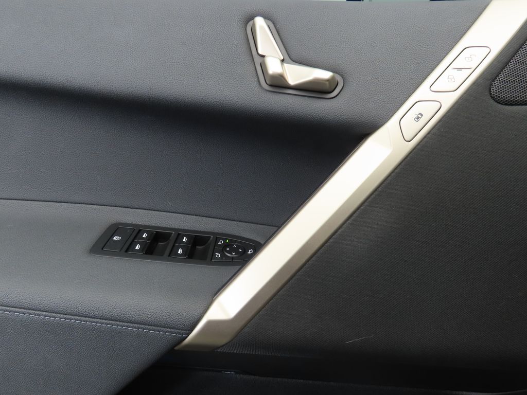 Thumbnail: 2025 BMW iX - 22