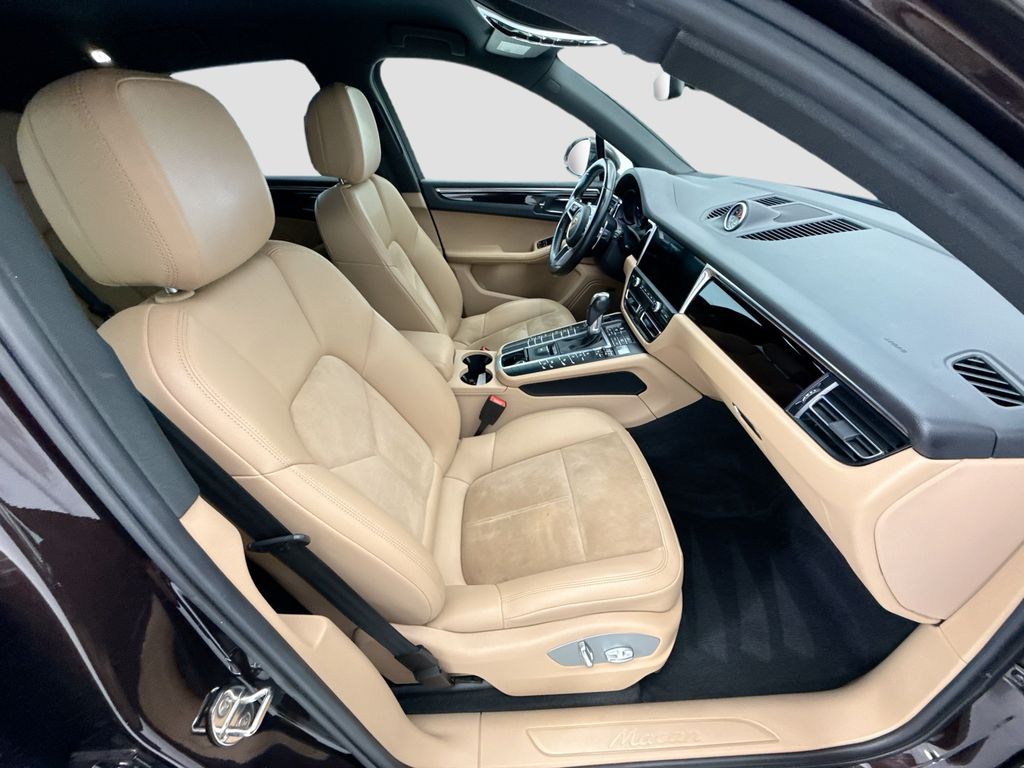 Thumbnail: 2021 Porsche Macan - 19